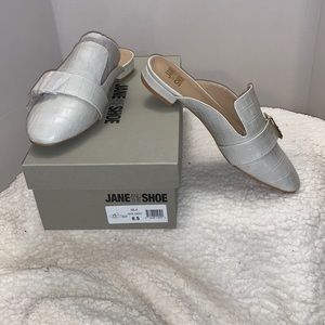 Jane and the shoe isla mules